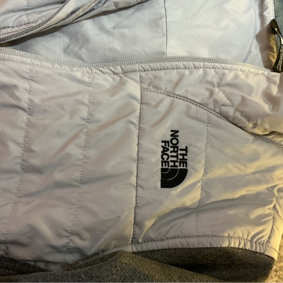 The North Face Women's Light Gray and Dark Gray Ski Jacket - Picture 2 of 10
